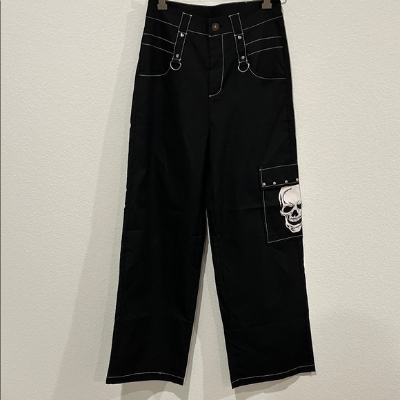 ROMWE Pants - ROMWE Black Cargo Pants with Skull Detail